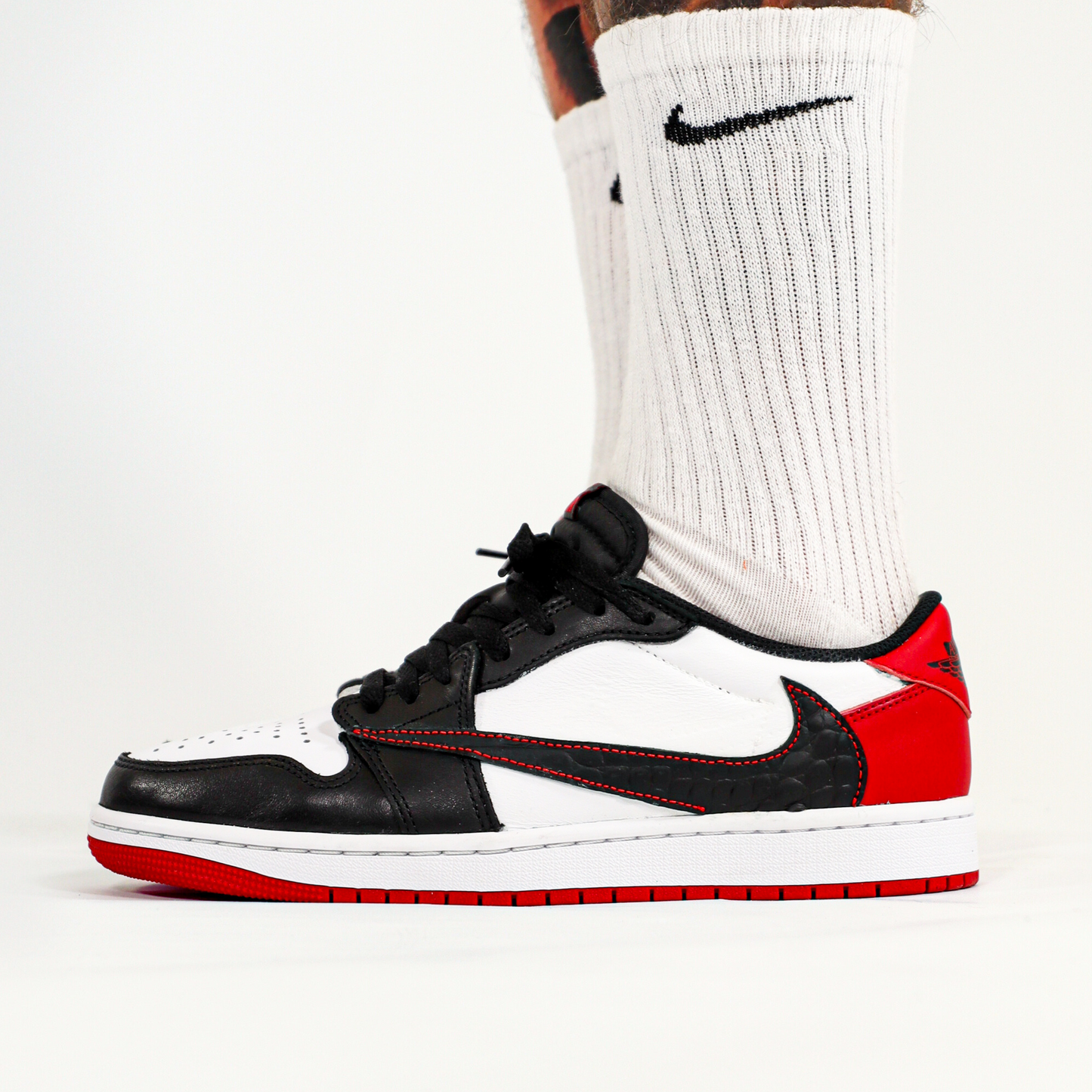 Nike Jordan 1 Black Toe - Reverse