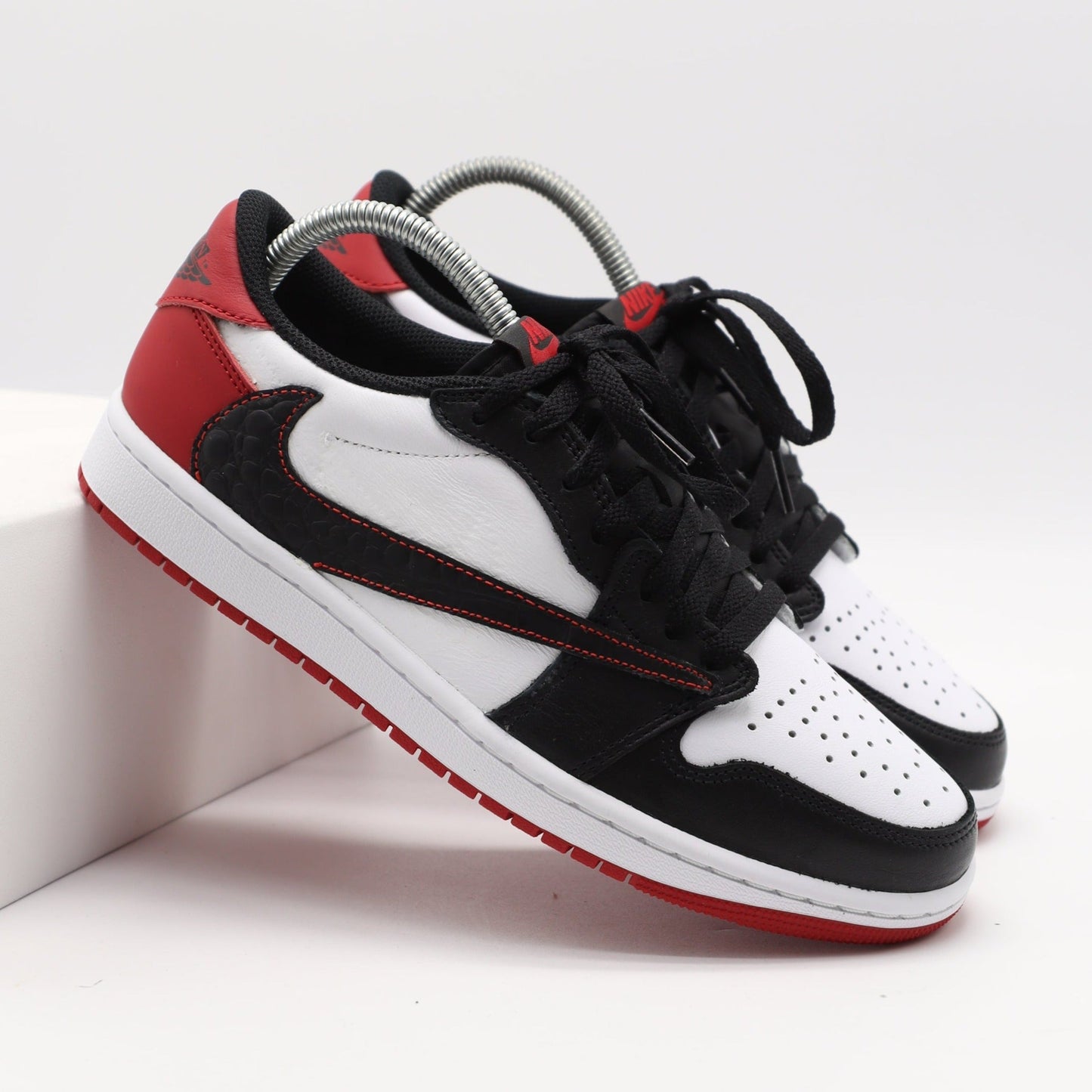 Nike Jordan 1 Black Toe - Reverse